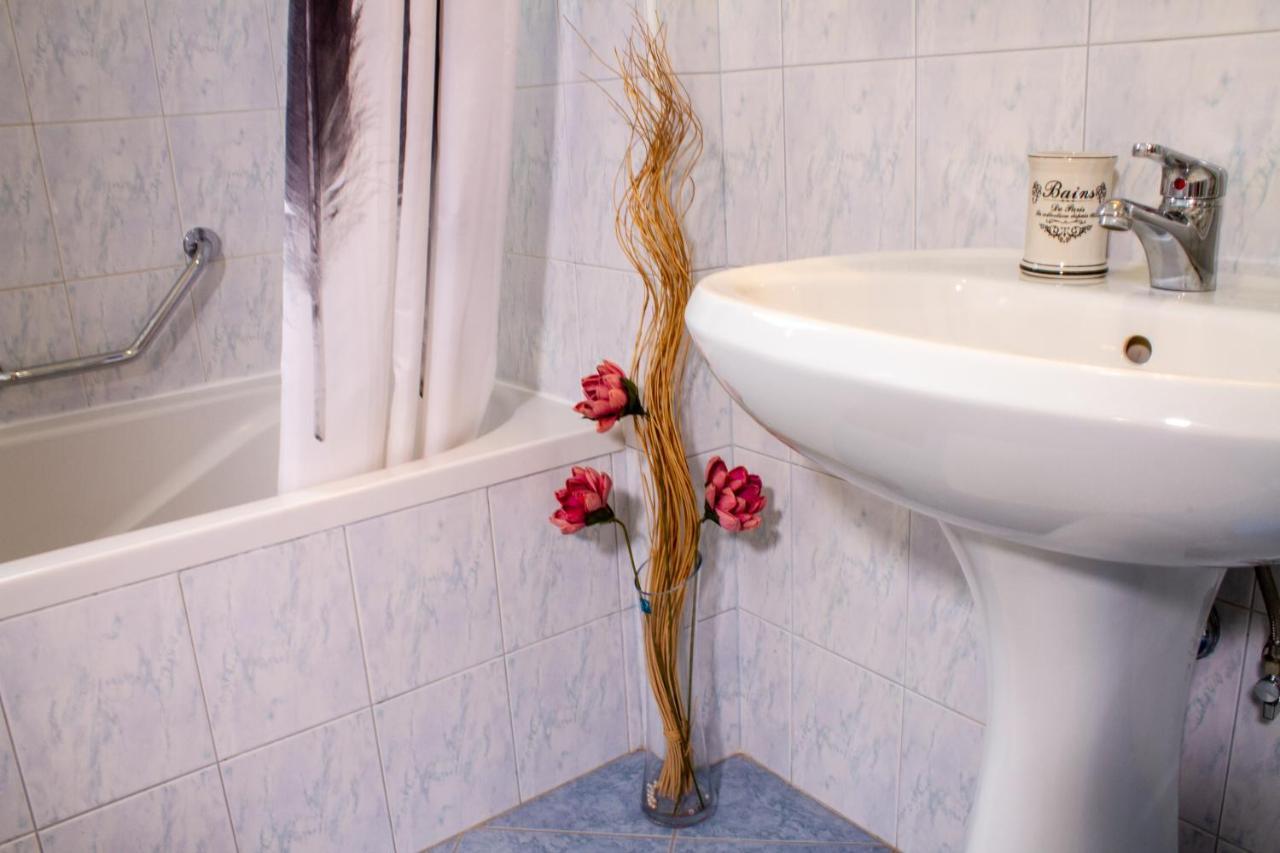 Room Adry روفينج المظهر الخارجي الصورة